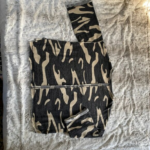 LA MIEL Oversized Boxy Camo Shirt - Picture 2 of 6